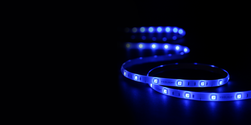 Лента Xiaomi Yeelight LED Light Strips Plus RGB в темноте Лента Xiaomi Yeelight LED Light Strips Plus RGB в темноте